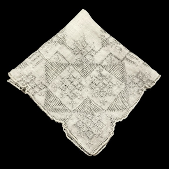 Vintage Handkerchief - Appenzell Embroidery - Picture 3 of 3